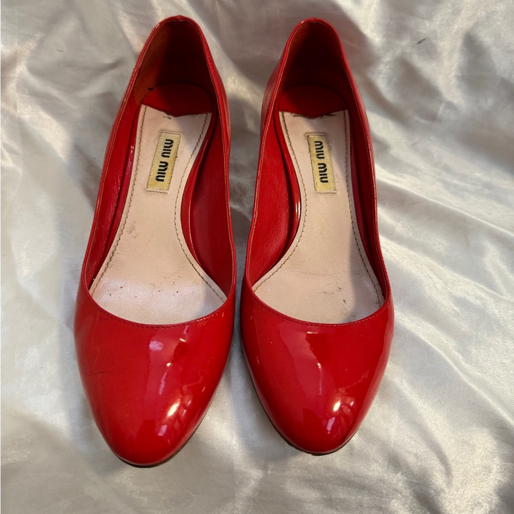 Miu Miu red patent leather heel pumps with crystal embellishments on the heels - Picture 3 of 12